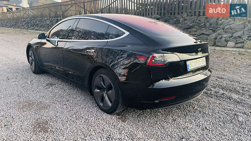 Седан Tesla Model 3 2018 в Львові