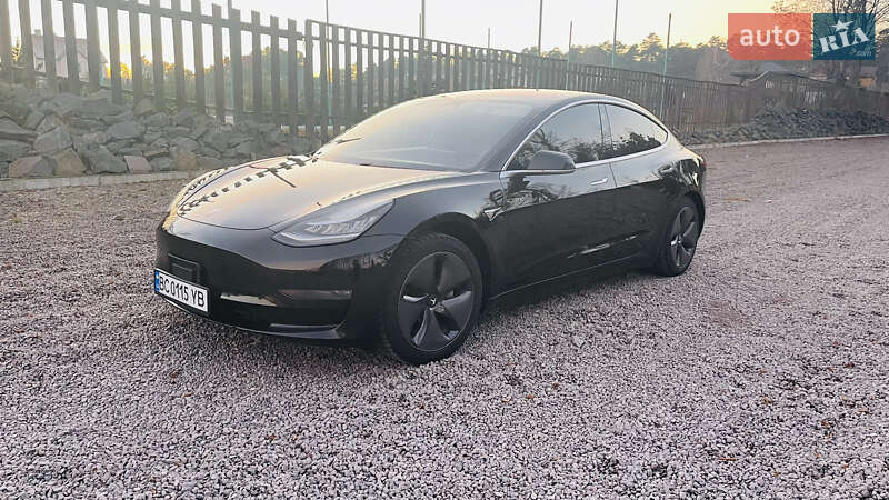 Седан Tesla Model 3 2018 в Львові