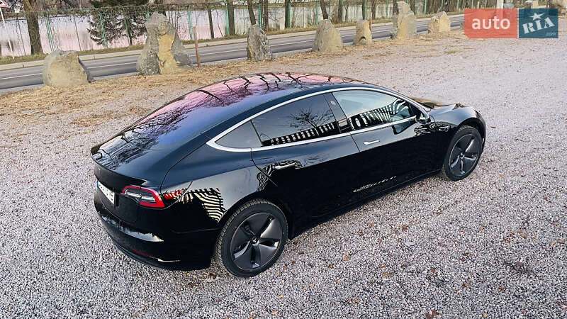 Седан Tesla Model 3 2018 в Львові