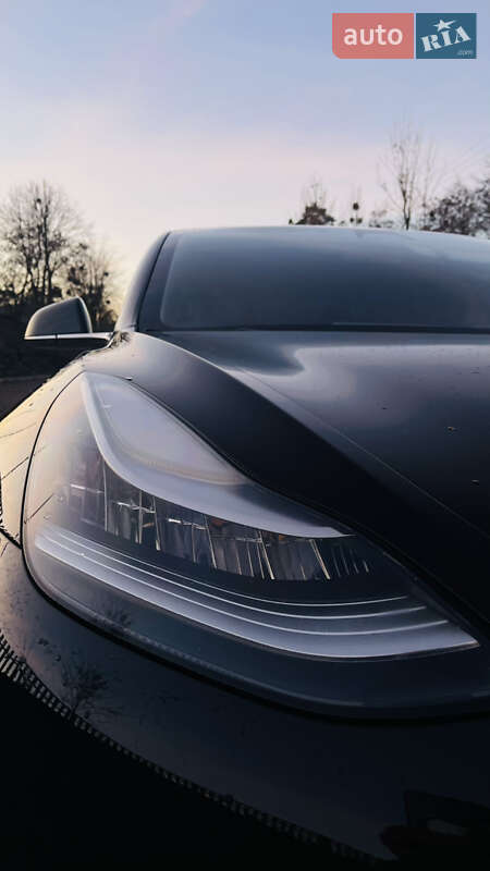 Седан Tesla Model 3 2018 в Львові