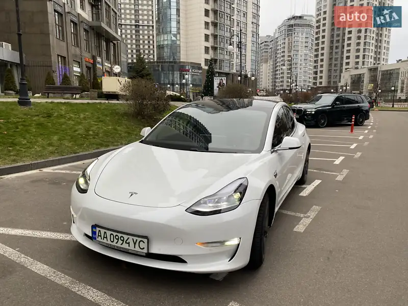 Седан Tesla Model 3 2020 в 