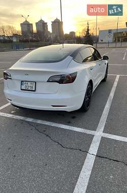 Седан Tesla Model 3 2021 в Киеве