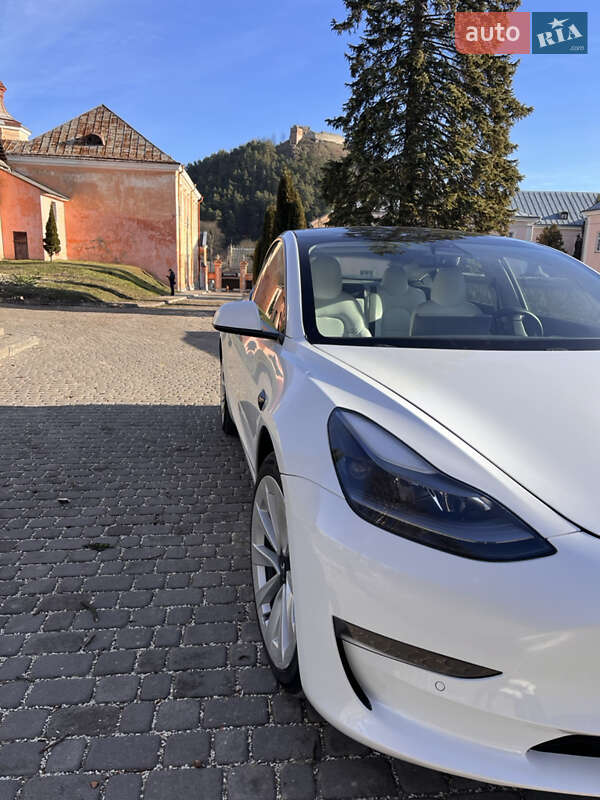 Седан Tesla Model 3 2021 в Тернополе