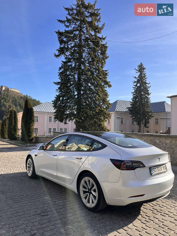 Седан Tesla Model 3 2021 в Тернополе