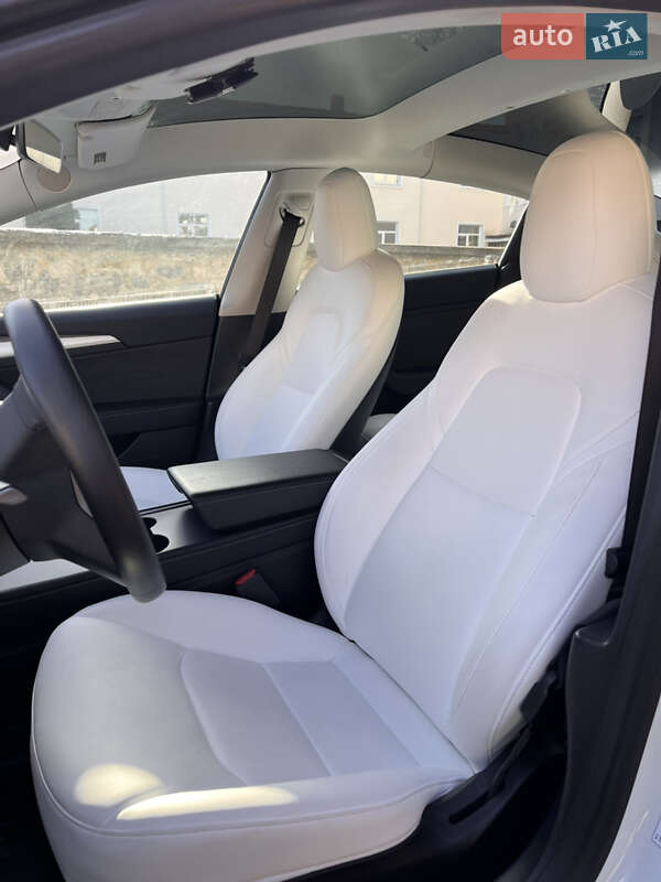 Седан Tesla Model 3 2021 в Тернополе