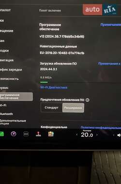 Седан Tesla Model 3 2022 в 