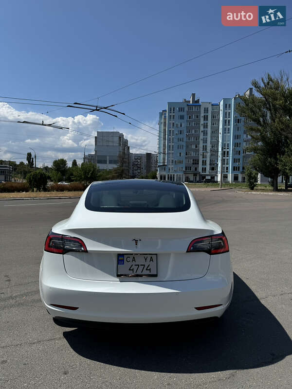 Седан Tesla Model 3 2019 в Черкасах