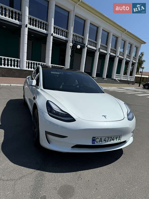 Седан Tesla Model 3 2019 в Черкасах