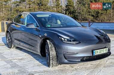 Седан Tesla Model 3 2019 в Славуті