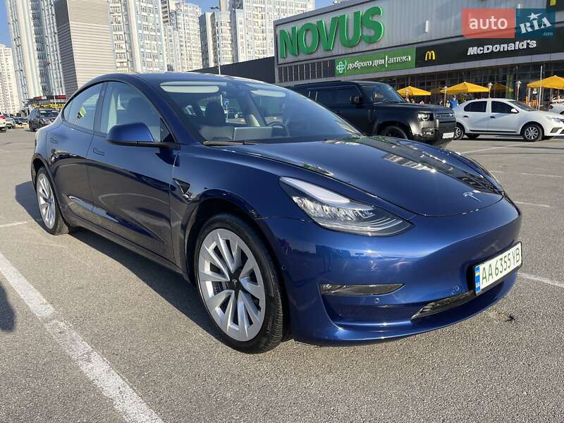 Седан Tesla Model 3 2022 в Києві