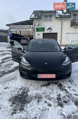 Седан Tesla Model 3 2020 в Трускавці