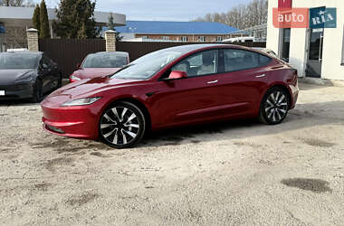 Седан Tesla Model 3 2024 в 