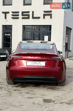 Седан Tesla Model 3 2024 в 