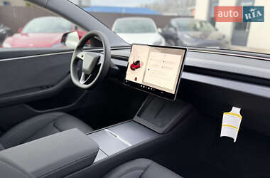 Седан Tesla Model 3 2024 в 