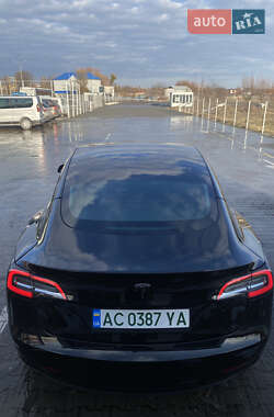 Седан Tesla Model 3 2021 в Володимирі