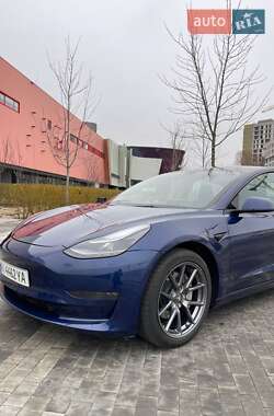 Седан Tesla Model 3 2021 в 