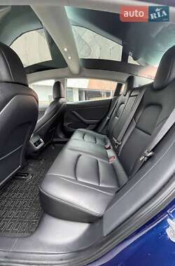 Седан Tesla Model 3 2021 в 