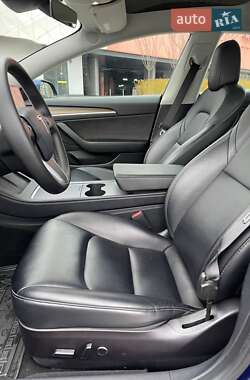 Седан Tesla Model 3 2021 в 