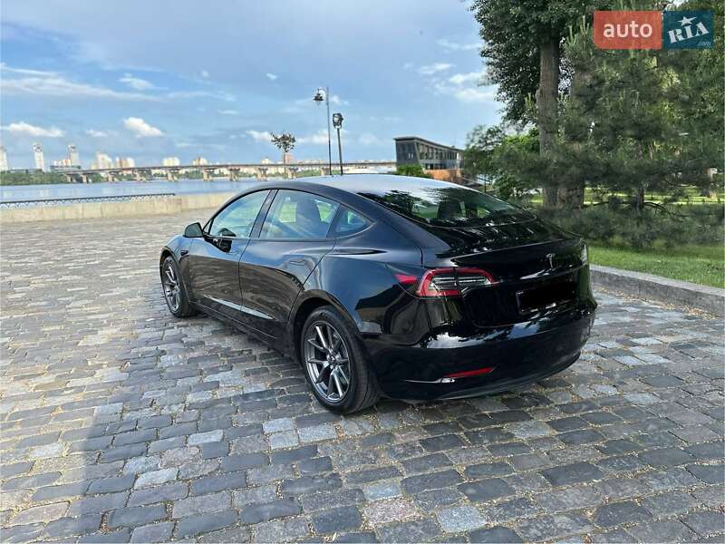 Седан Tesla Model 3 2023 в Києві
