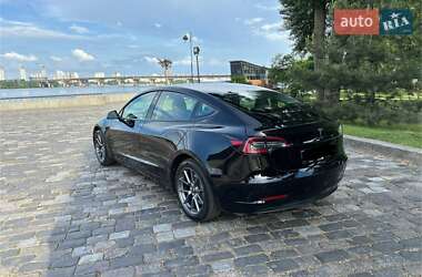 Седан Tesla Model 3 2023 в 