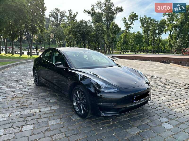Седан Tesla Model 3 2023 в Києві