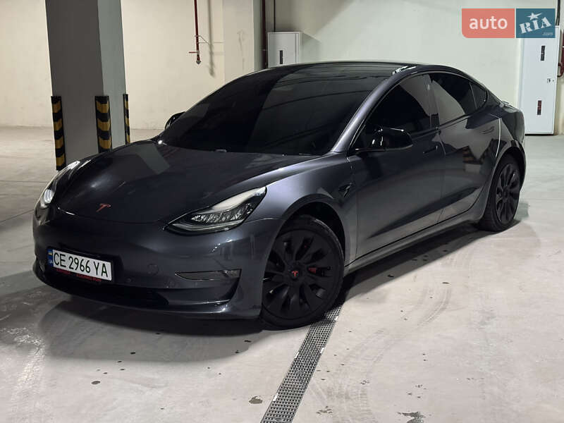 Седан Tesla Model 3 2018 в Чернівцях