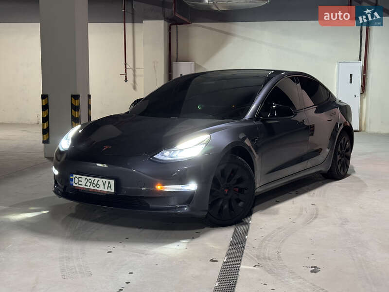 Седан Tesla Model 3 2018 в Чернівцях
