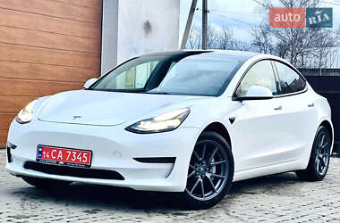 Седан Tesla Model 3 2022 в Стрию