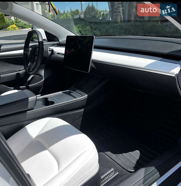 Седан Tesla Model 3 2021 в Киеве