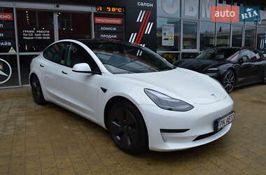 Седан Tesla Model 3 2022 в Львове