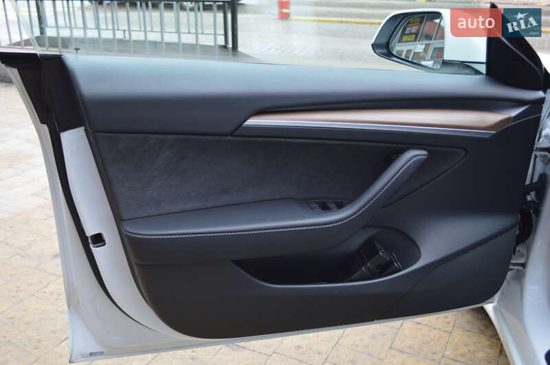 Седан Tesla Model 3 2022 в Львові фото 15 Седан Tesla Model 3 2022 в Львові