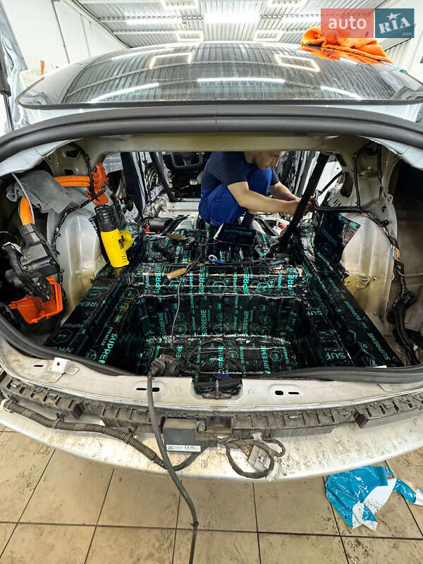Седан Tesla Model 3 2019 в Киеве