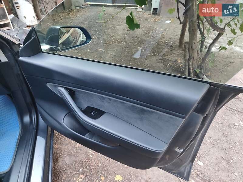 Седан Tesla Model 3 2018 в Харкові