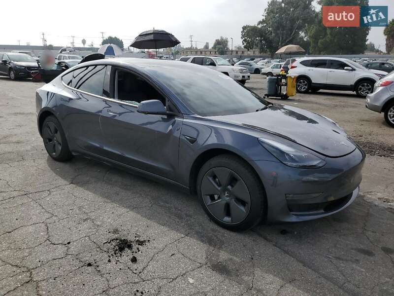 Седан Tesla Model 3 2023 в Києві