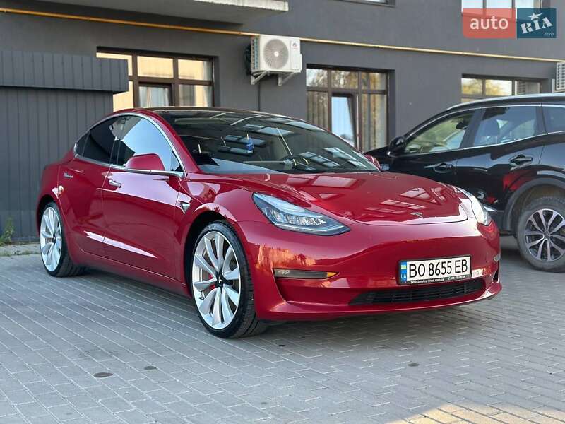 Седан Tesla Model 3 2018 в Шумську