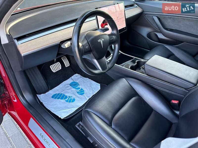 Седан Tesla Model 3 2018 в Шумську