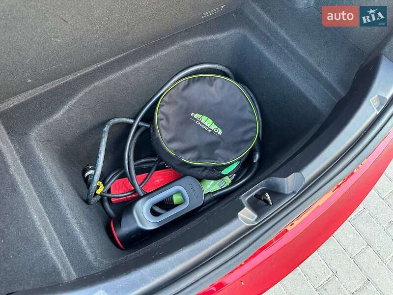 Седан Tesla Model 3 2018 в Шумську
