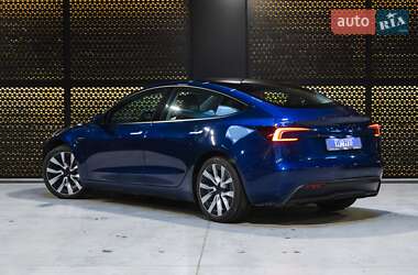 Седан Tesla Model 3 2024 в 