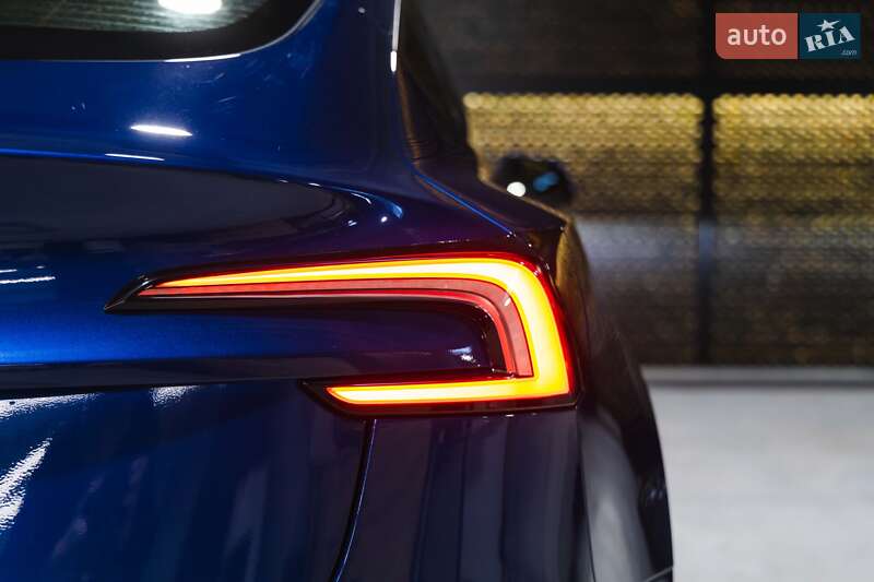 Седан Tesla Model 3 2024 в Луцьку