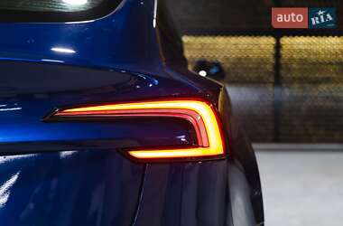Седан Tesla Model 3 2024 в 