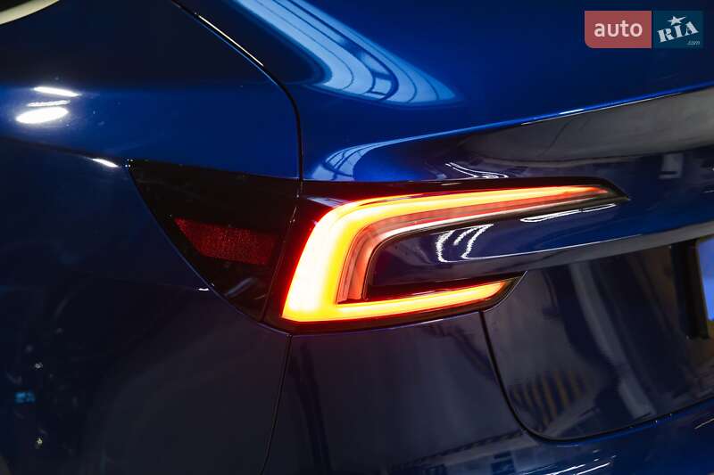 Седан Tesla Model 3 2024 в Луцьку