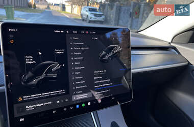 Седан Tesla Model 3 2018 в Луцьку