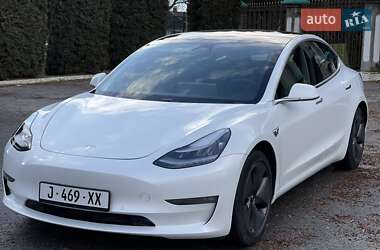 Седан Tesla Model 3 2019 в Дубні