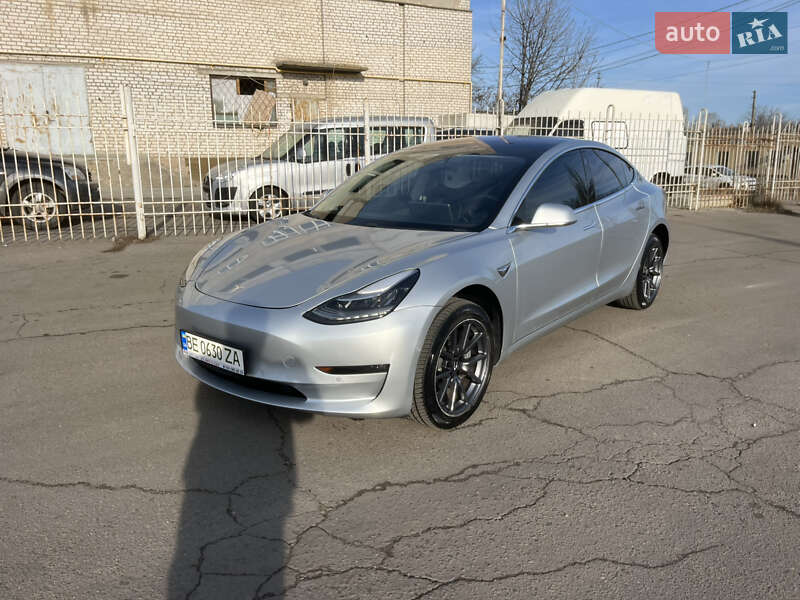 Седан Tesla Model 3 2018 в Николаеве