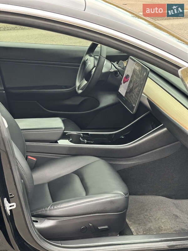 Седан Tesla Model 3 2020 в Одессе