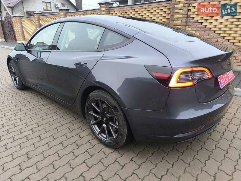 Седан Tesla Model 3 2021 в Володимирі
