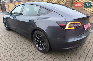 Седан Tesla Model 3 2021 в 