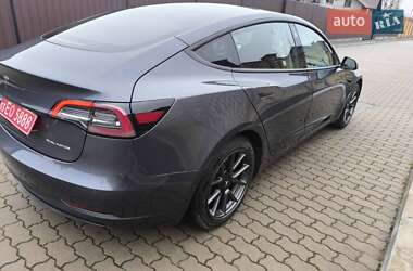 Седан Tesla Model 3 2021 в 