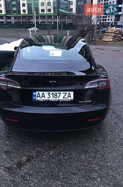Седан Tesla Model 3 2019 в 