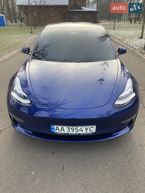 Седан Tesla Model 3 2020 в 